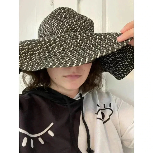 Old Navy Women's Size Large -XL Black & White Floppy Beach Hat - Picture 8 of 8